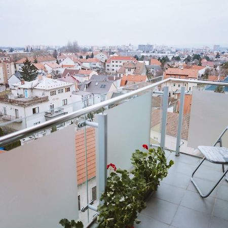 Design Apartment, The City Centre Close To The Health Spa ピエシュチャニ エクステリア 写真