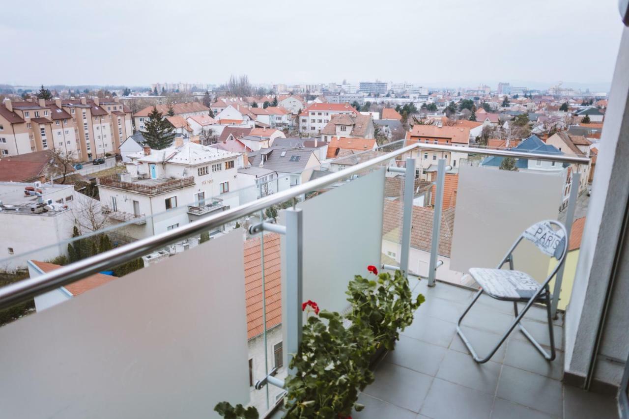 Design Apartment, The City Centre Close To The Health Spa ピエシュチャニ エクステリア 写真