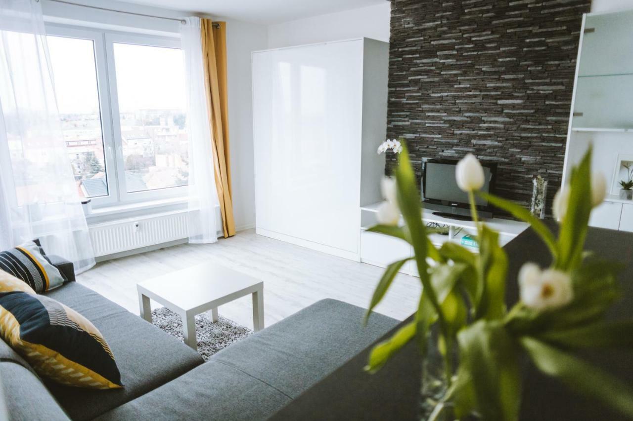 Design Apartment, The City Centre Close To The Health Spa ピエシュチャニ エクステリア 写真