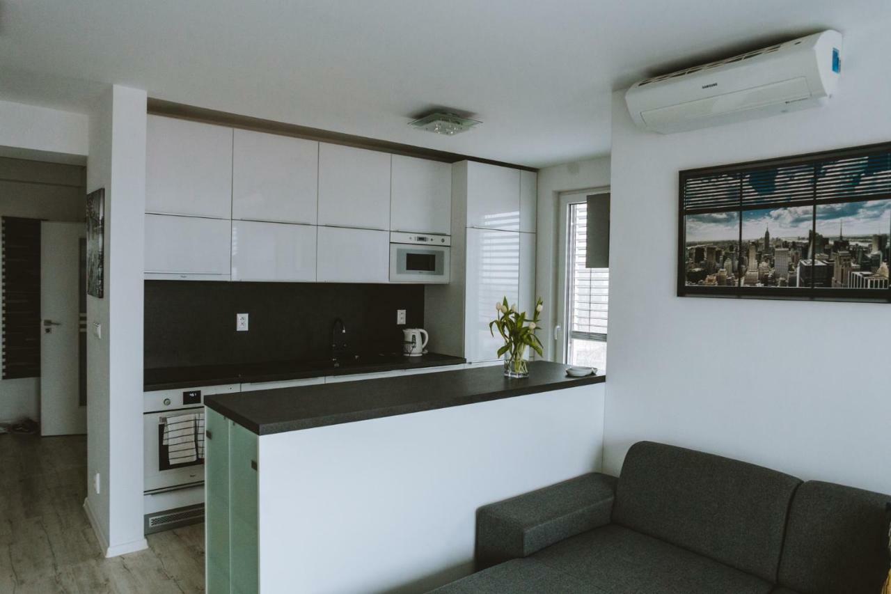 Design Apartment, The City Centre Close To The Health Spa ピエシュチャニ エクステリア 写真