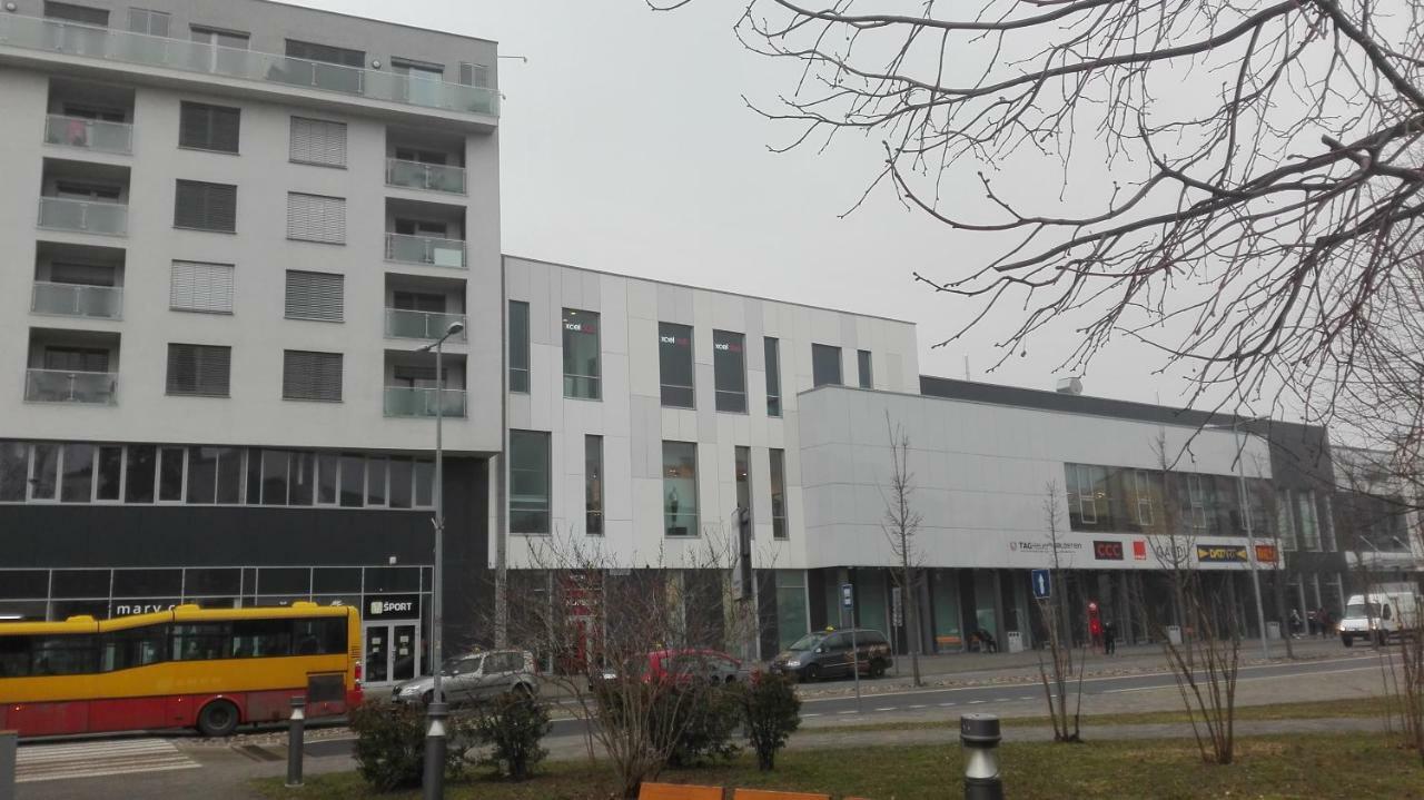 Design Apartment, The City Centre Close To The Health Spa ピエシュチャニ エクステリア 写真